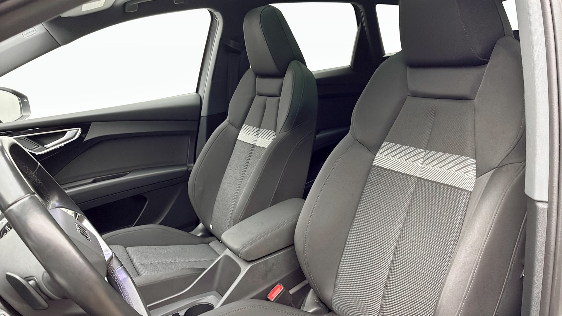 Audi Q4 e-tron OGK23W