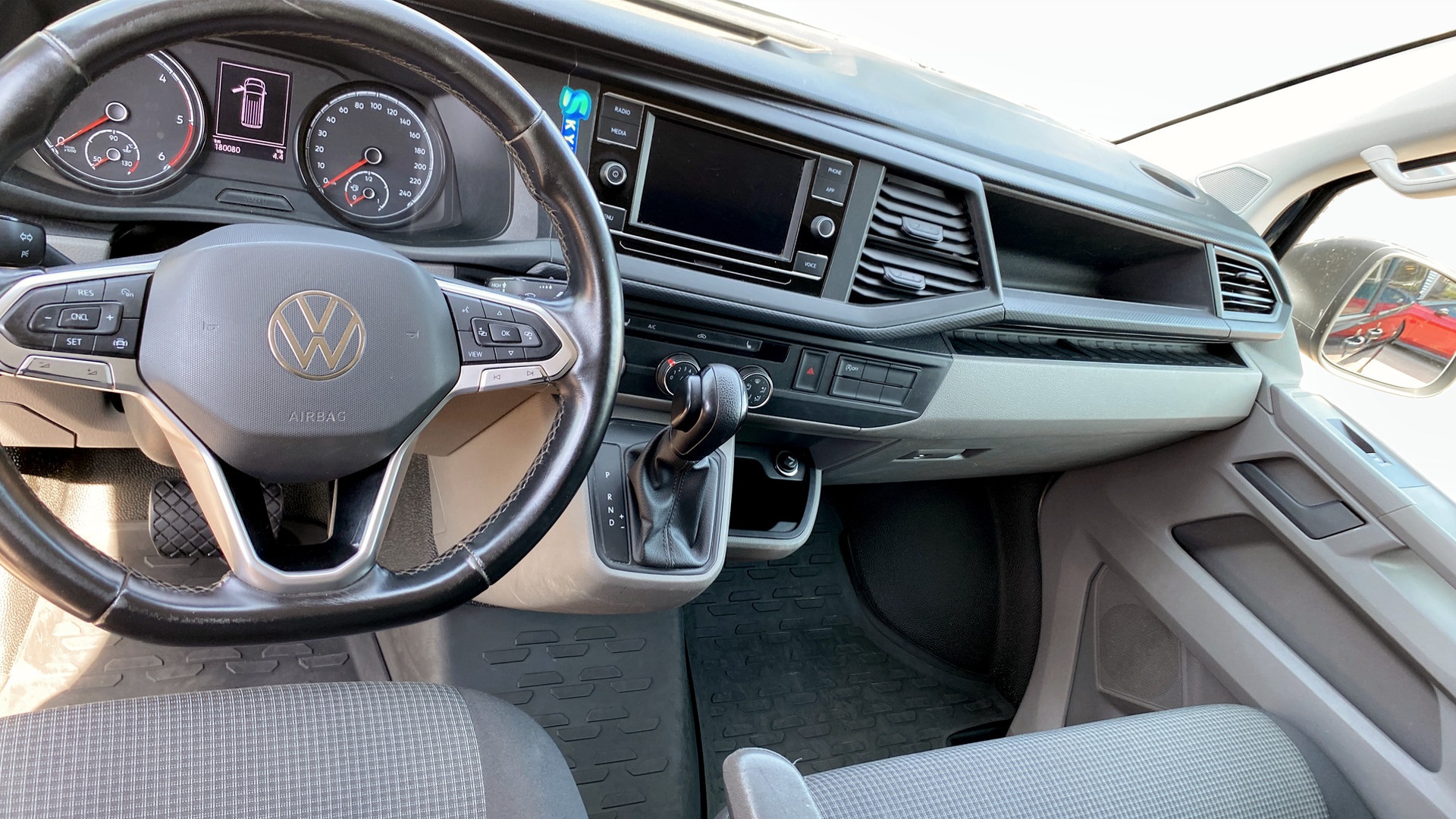 Volkswagen T6.1 Transporter lång hjulbas OGL246