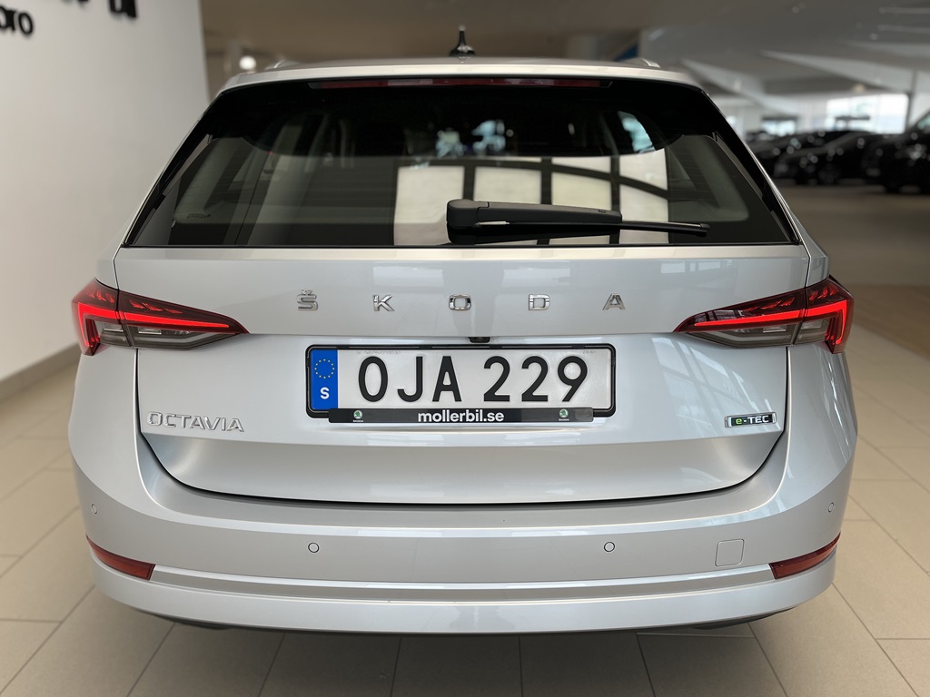 Skoda Octavia Combi OJA229