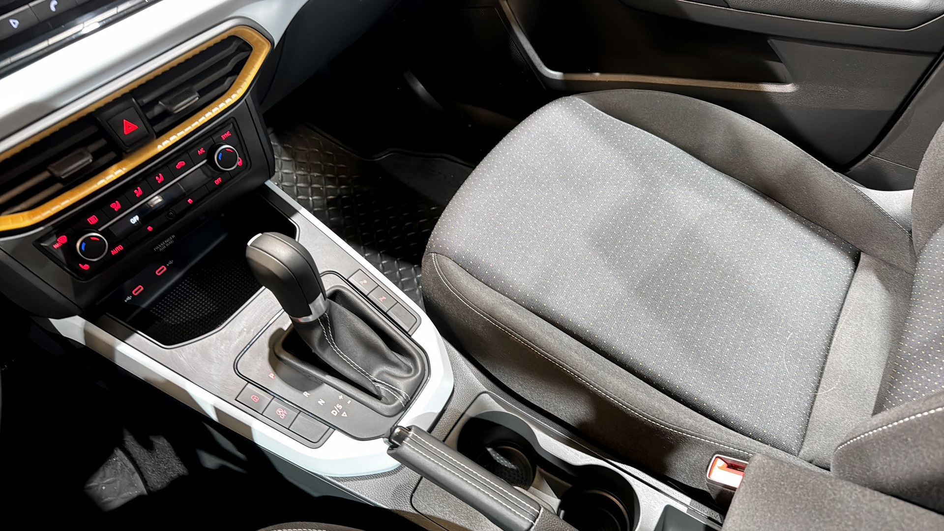 SEAT Arona OJB08F