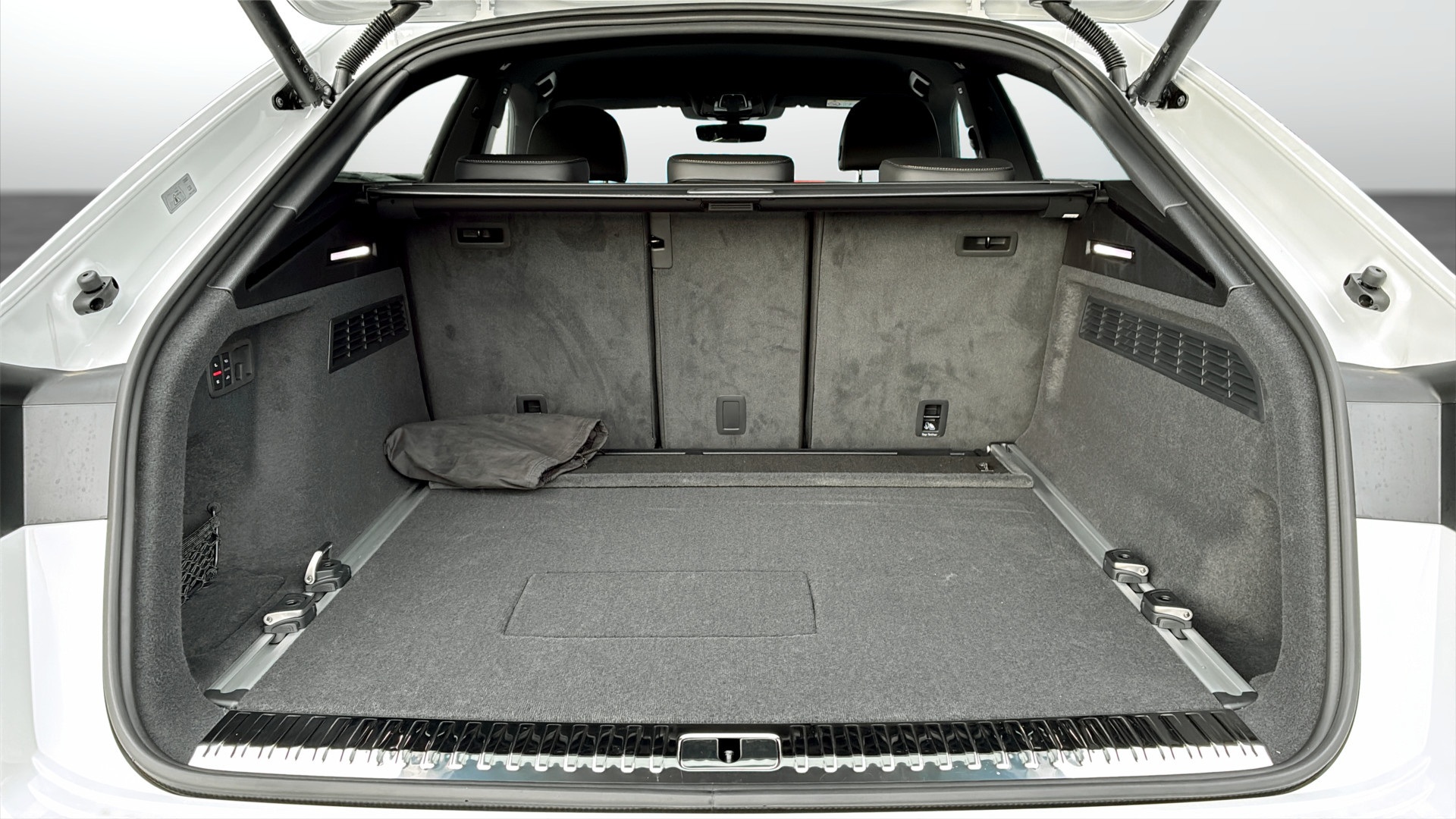 Audi Q8 OJB59T