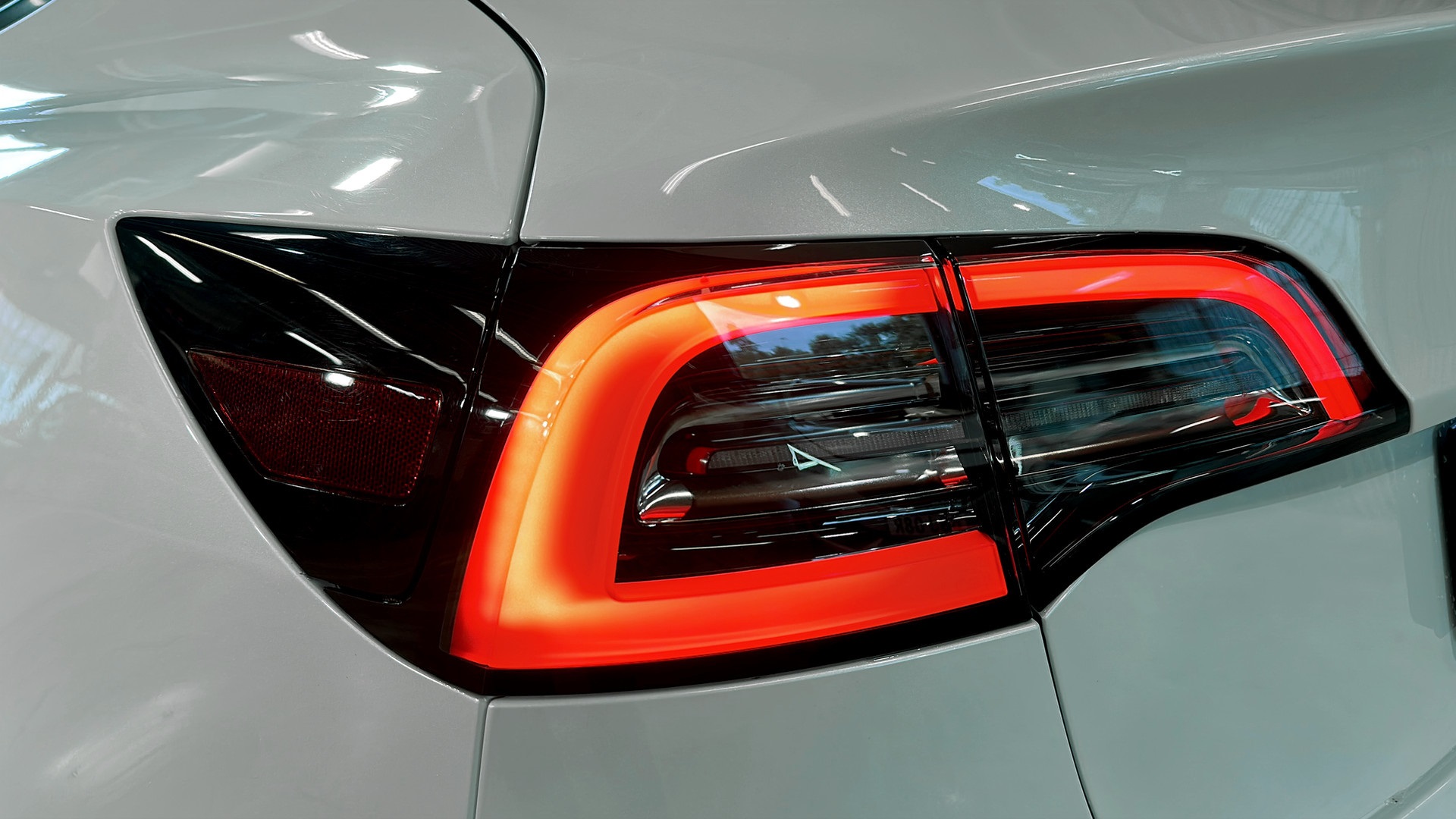 Tesla Model 3 OJK60X
