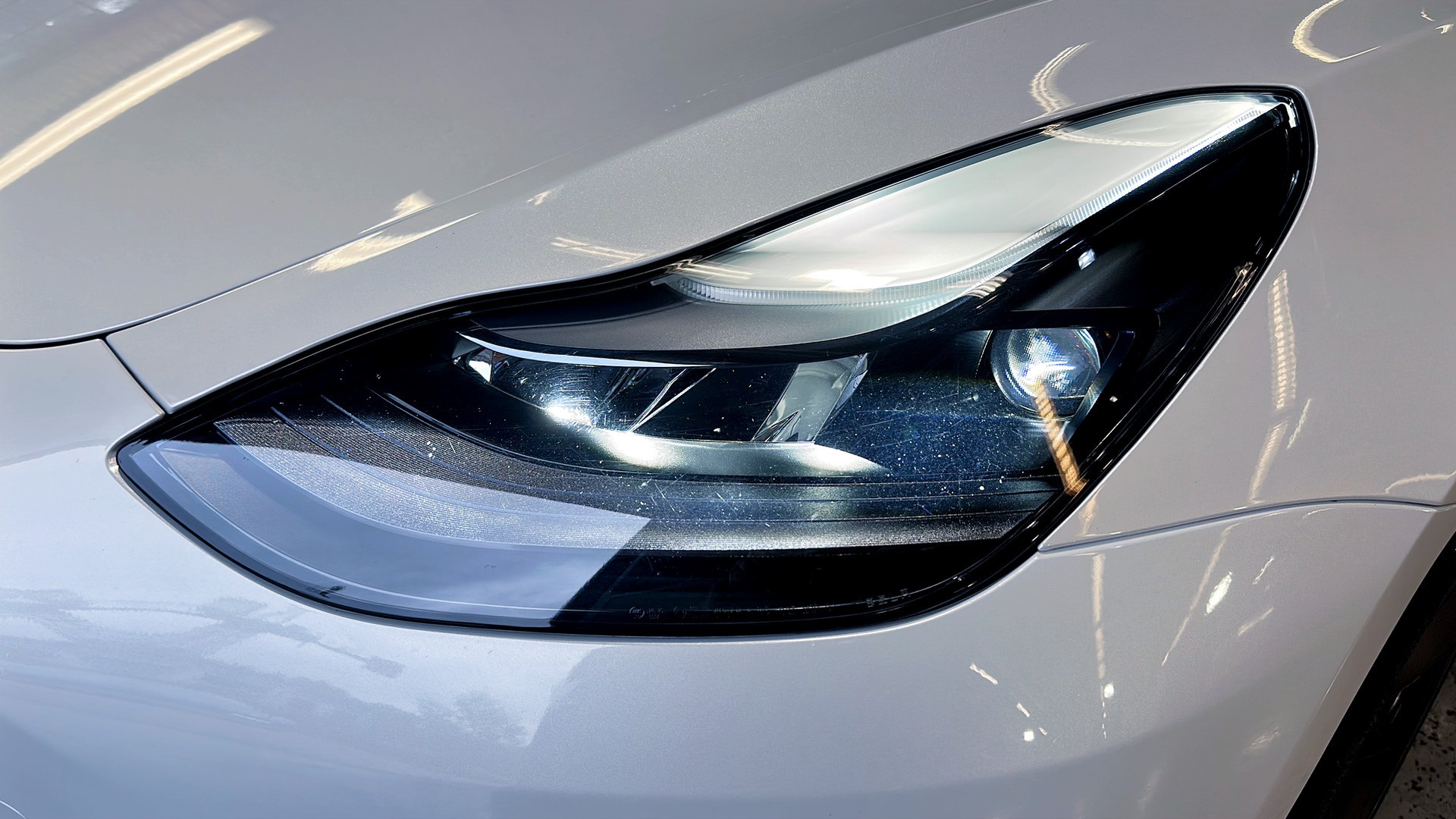Tesla Model 3 OJK60X