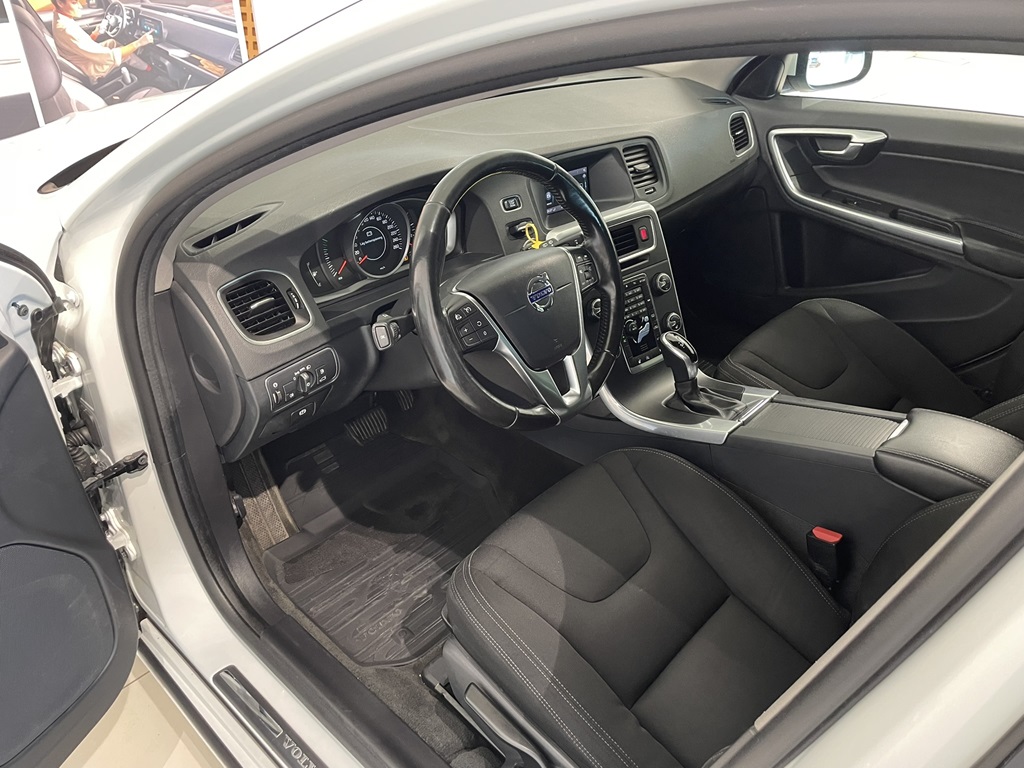 Volvo V60 OKJ911