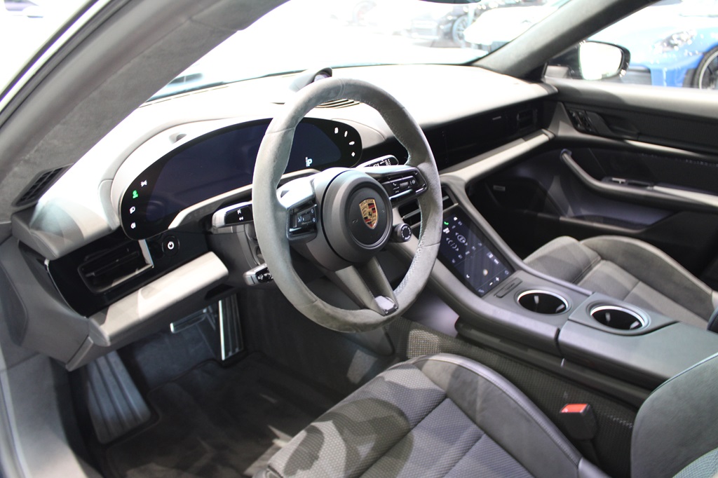 Porsche Taycan OLJ63A