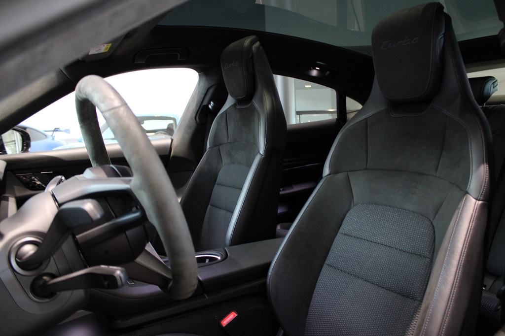 Porsche Taycan OLJ63A