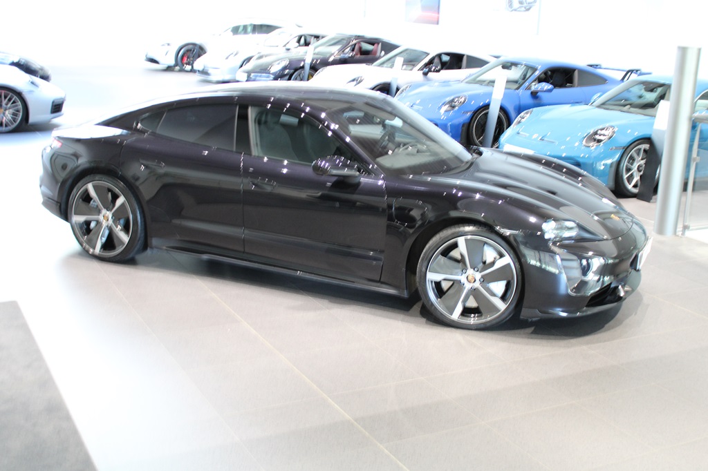 Porsche Taycan OLJ63A