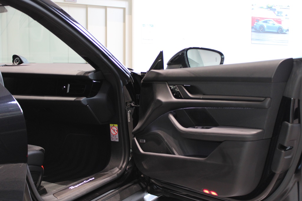 Porsche Taycan OLJ63A