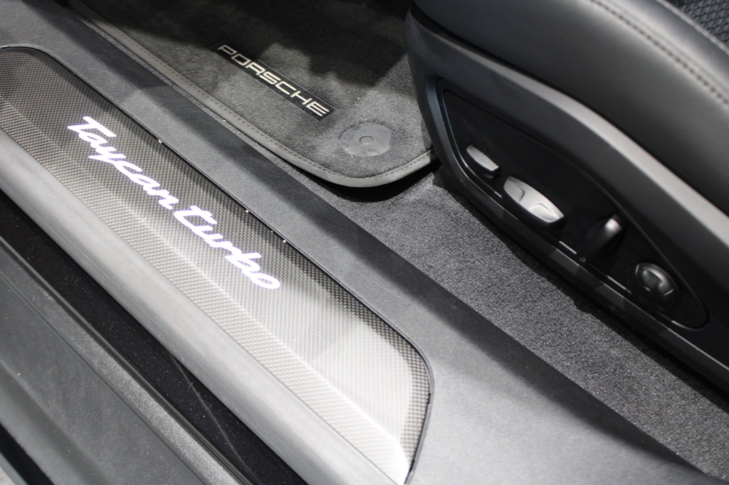 Porsche Taycan OLJ63A