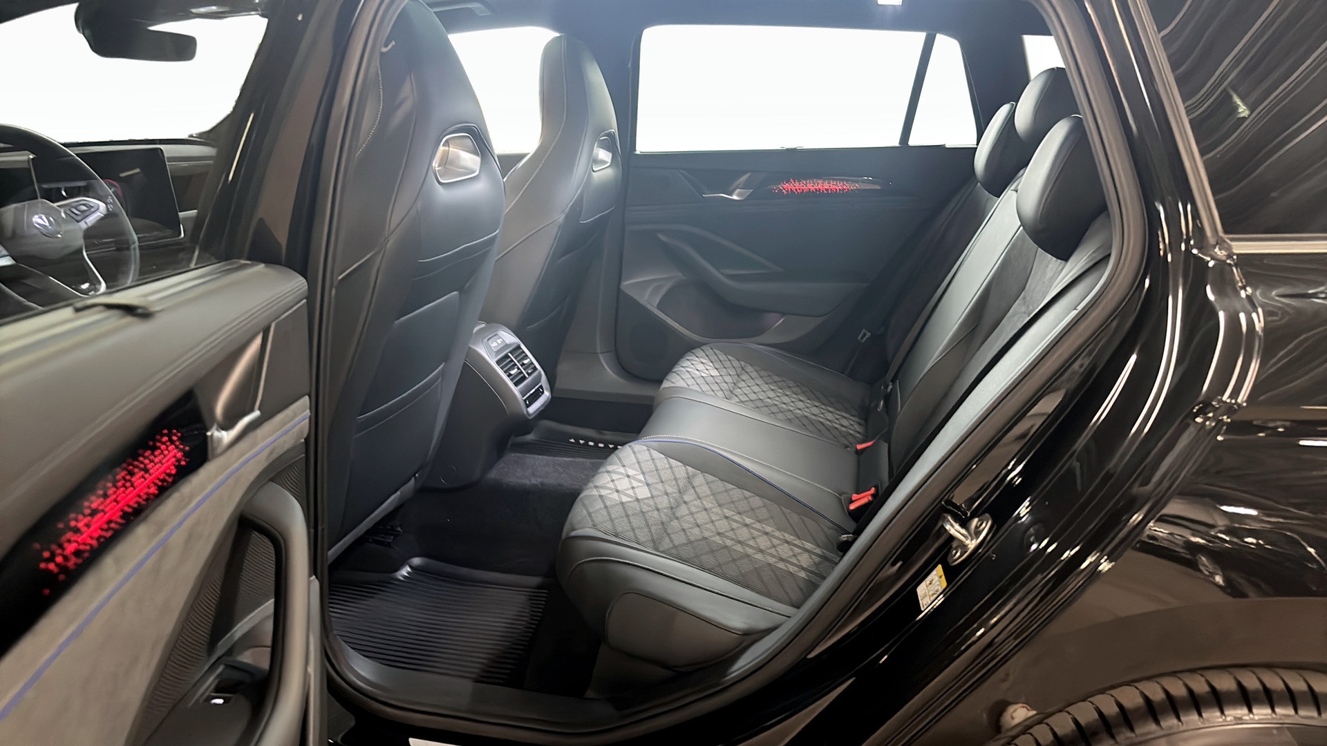 Volkswagen Passat OMP05F