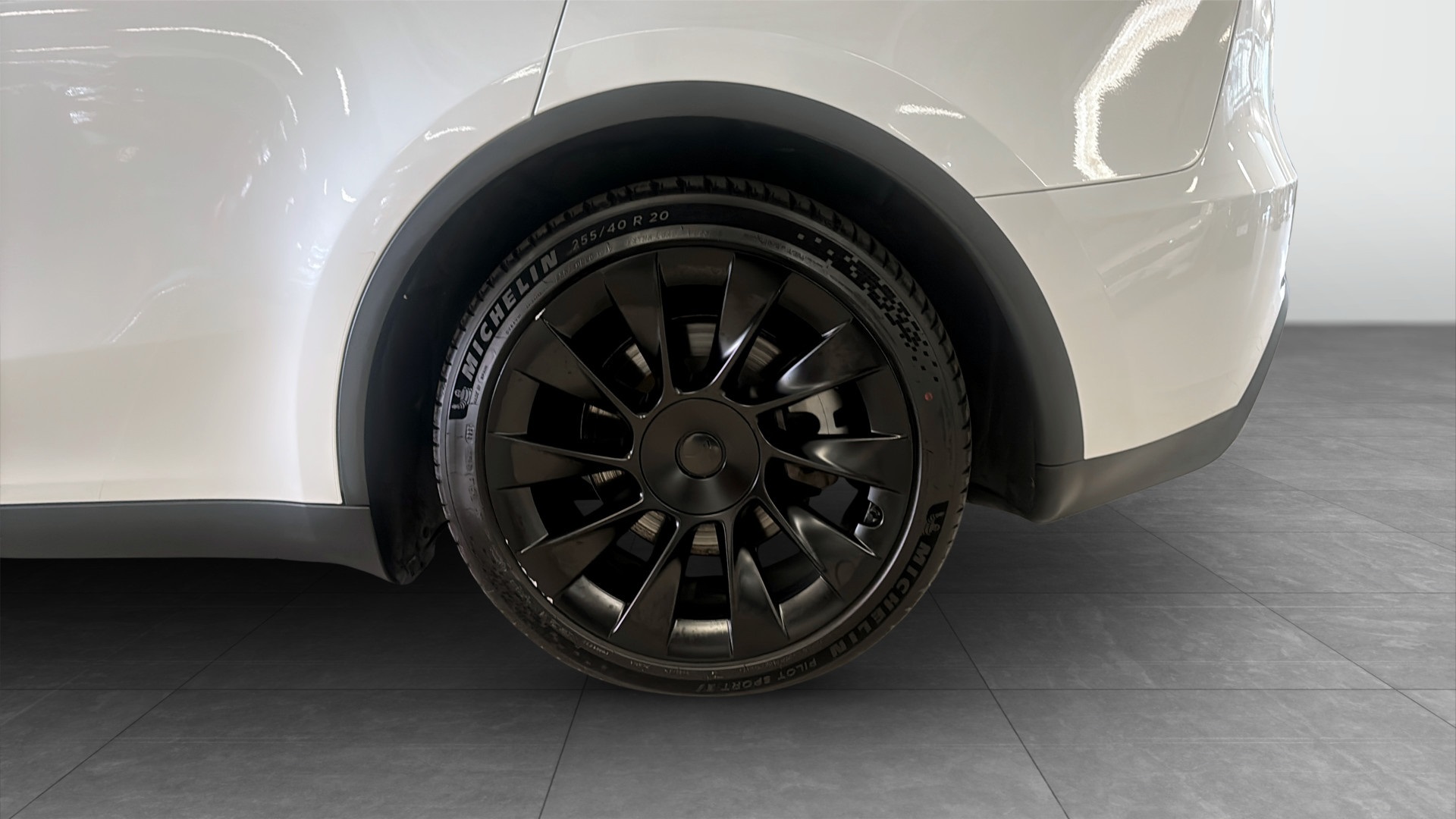 Tesla Model Y ORA57T
