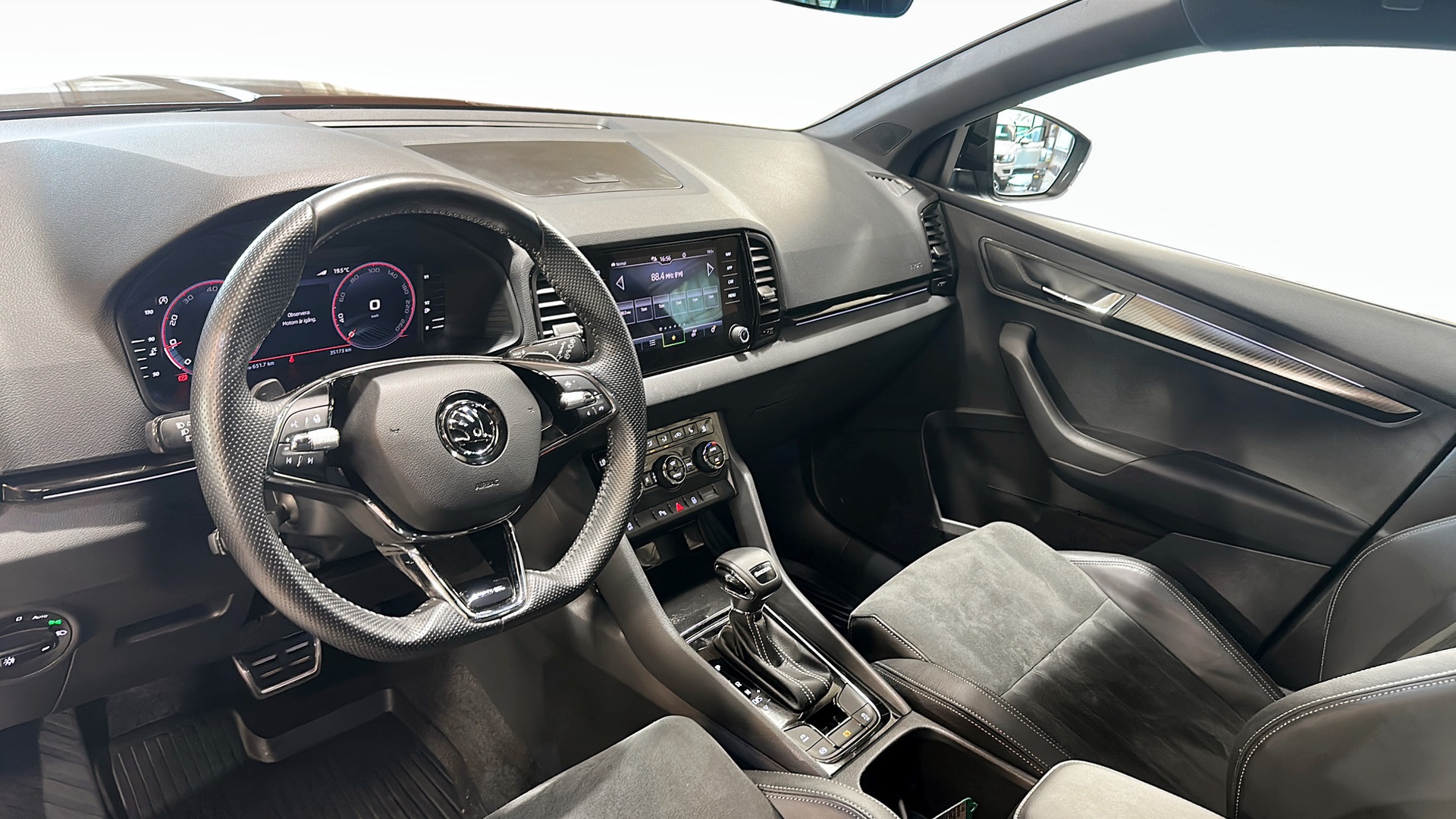 Skoda Karoq OUG06M
