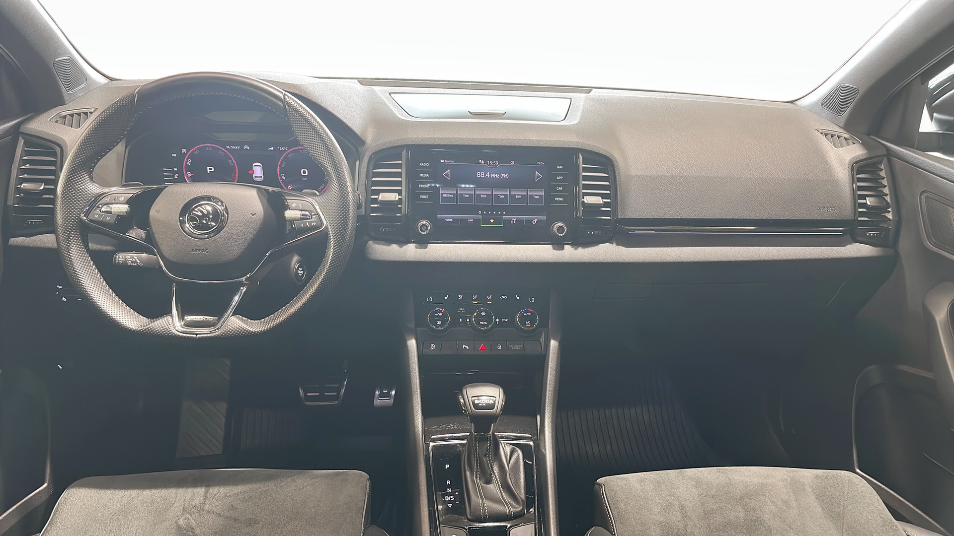 Skoda Karoq OUG06M