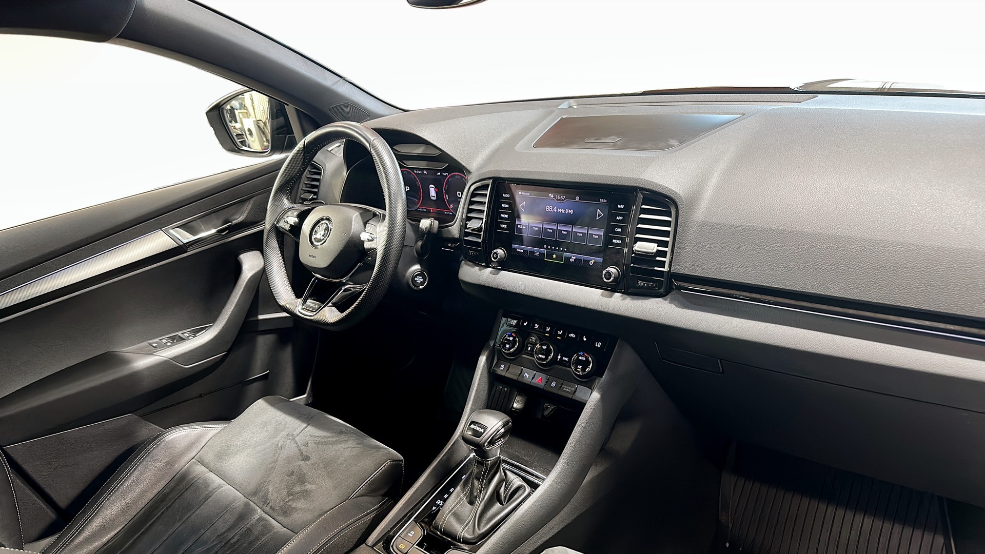 Skoda Karoq OUG06M