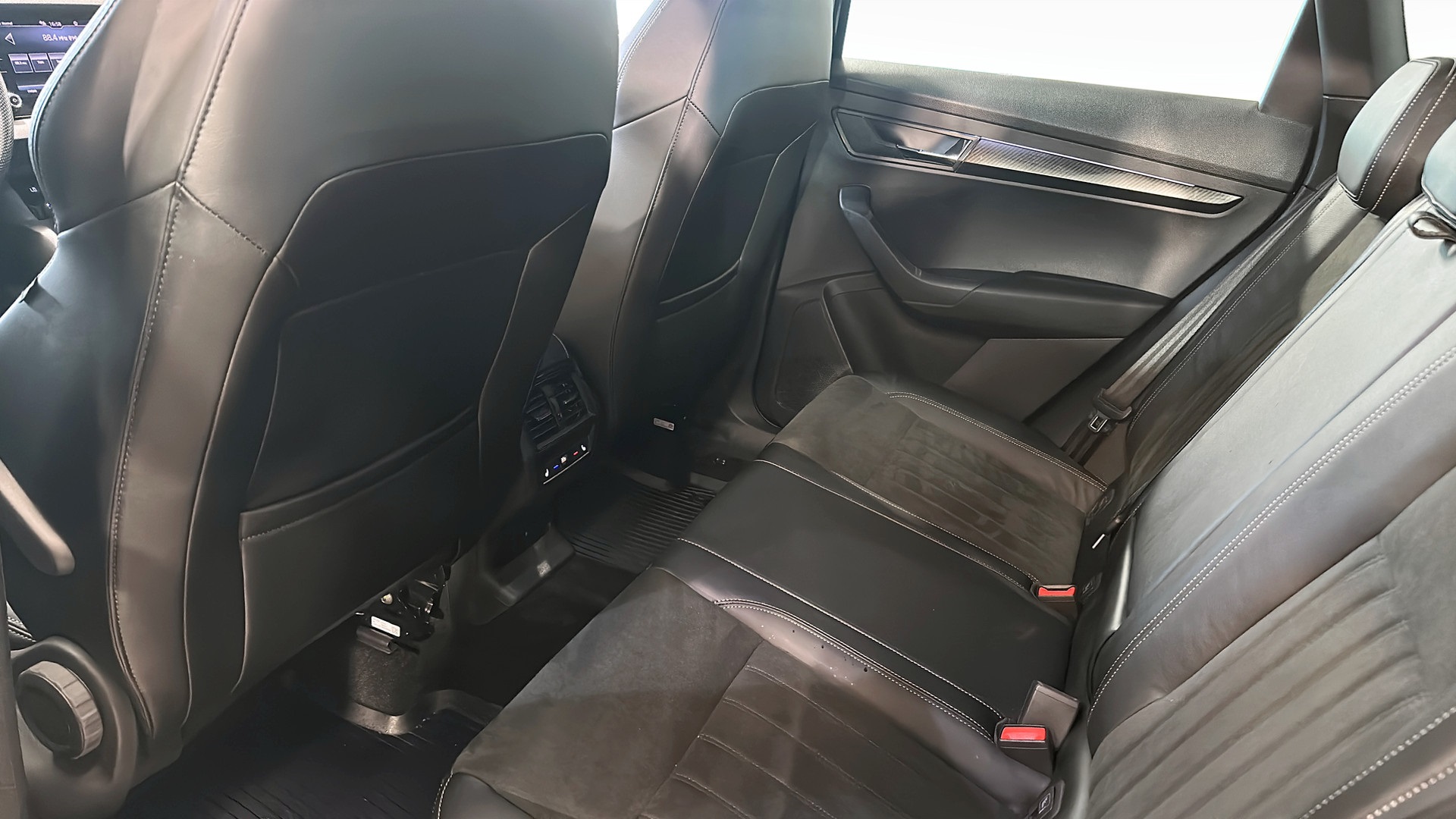 Skoda Karoq OUG06M