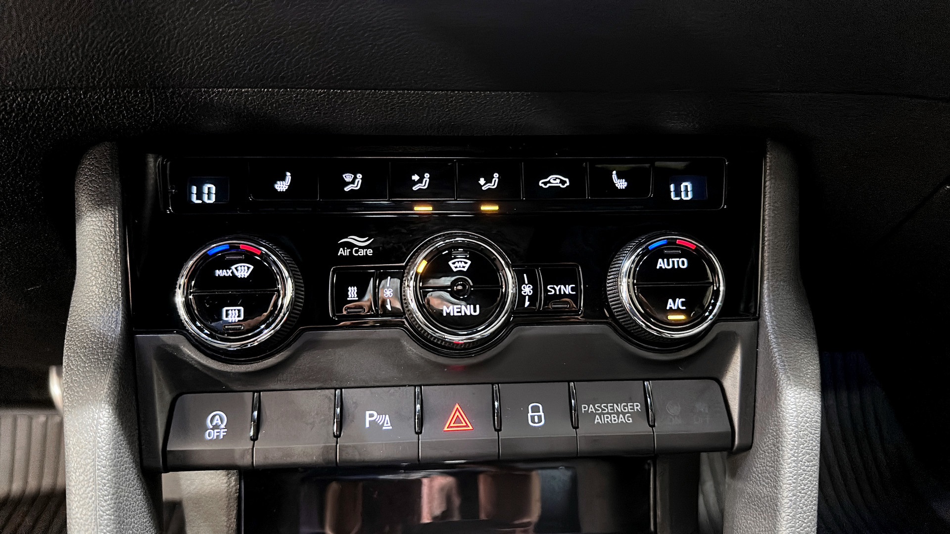 Skoda Karoq OUG06M