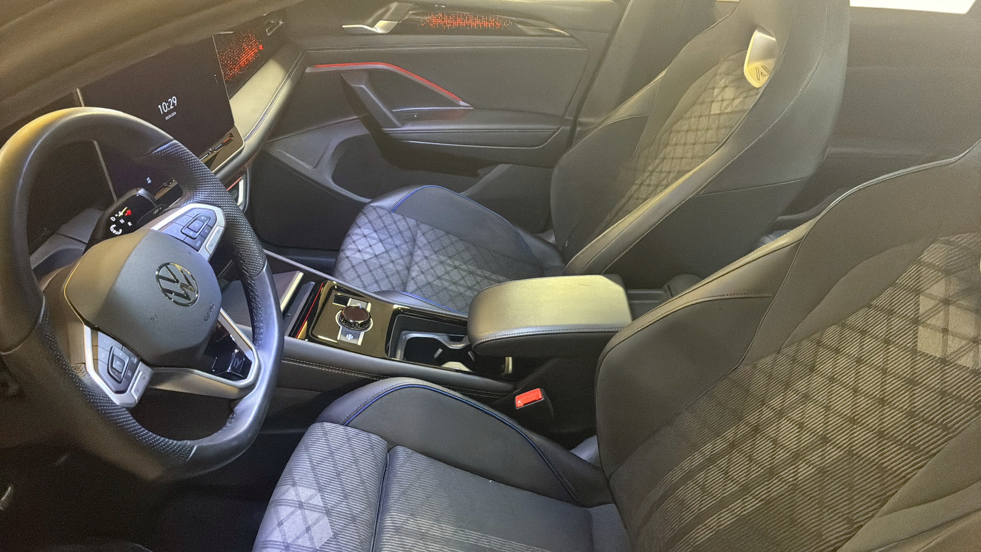 Volkswagen Tiguan OUJ44G