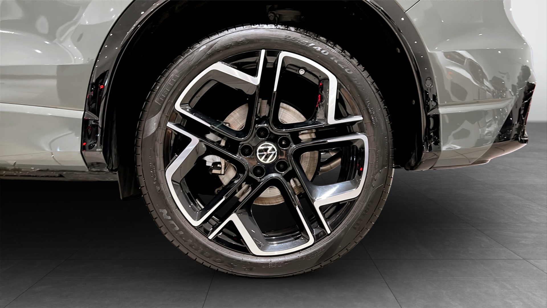 Volkswagen Tiguan OUJ44T