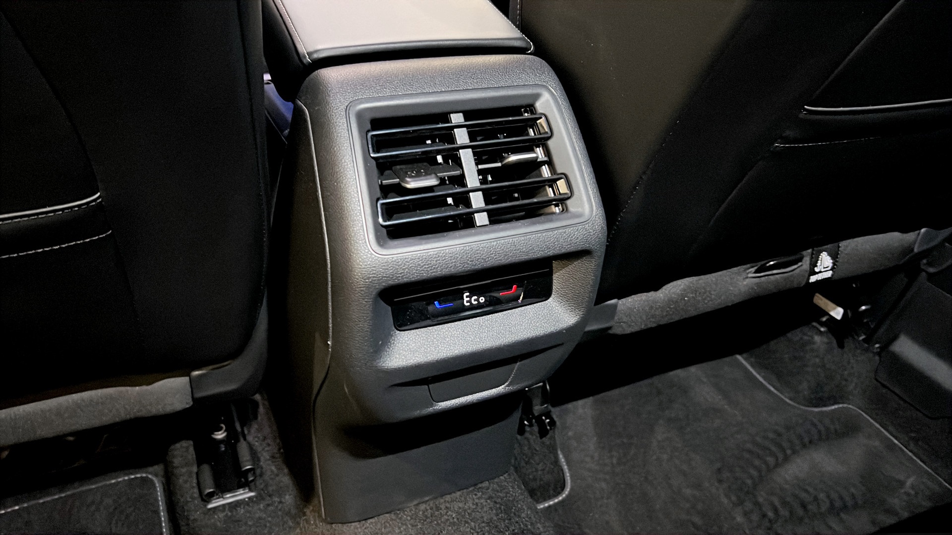Volkswagen Tiguan OUJ44T