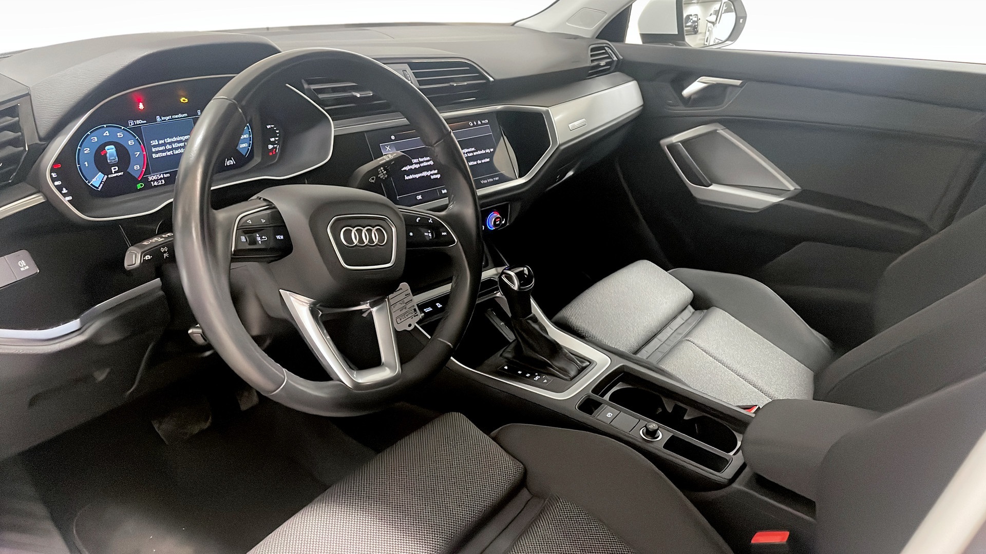 Audi Q3 OWA32A