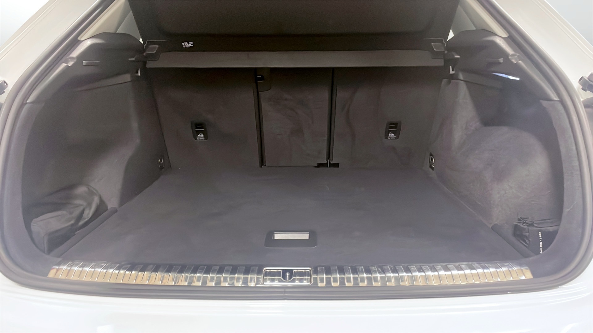 Audi Q3 OWA32A