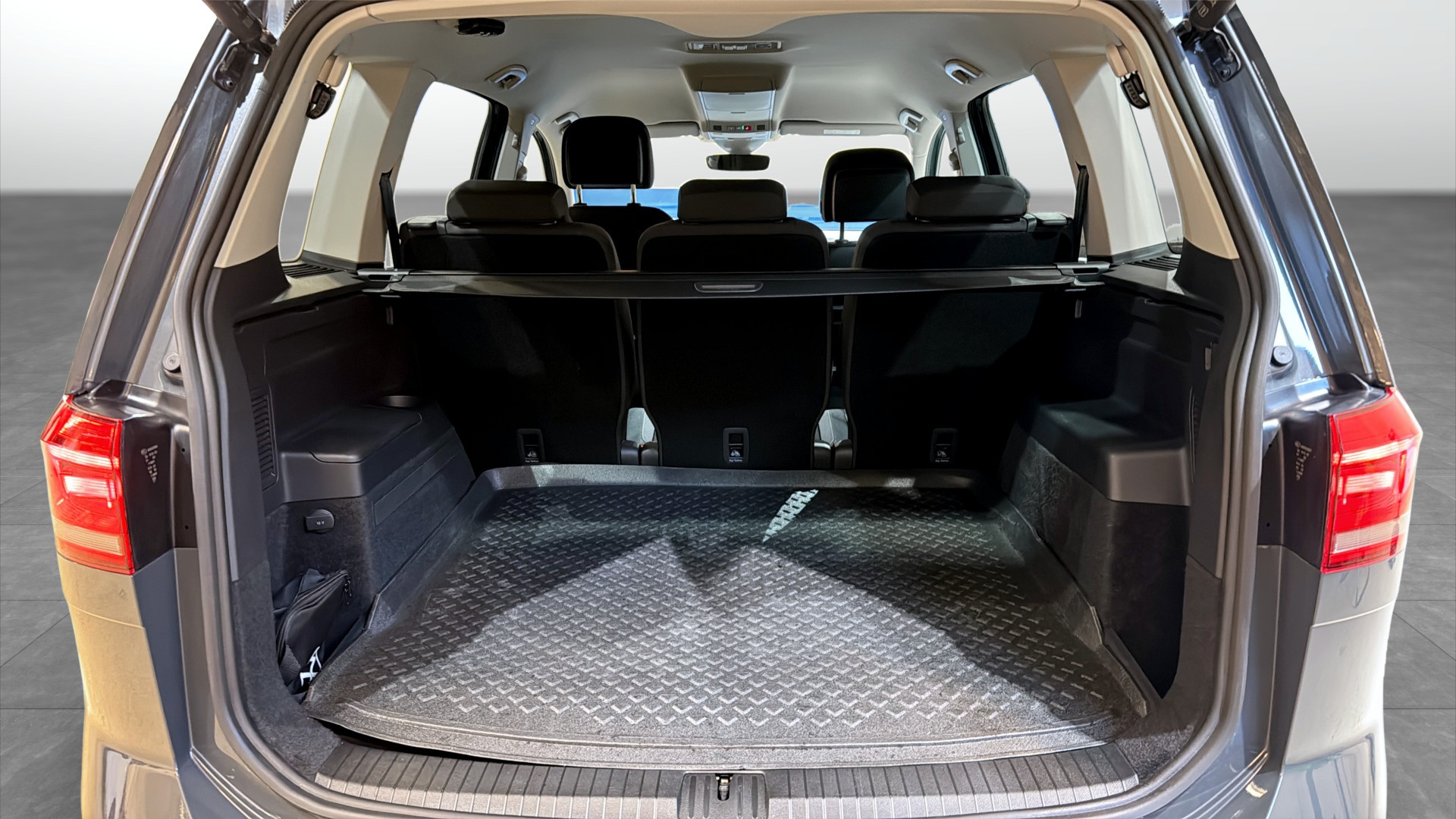 Volkswagen Touran OWA91W