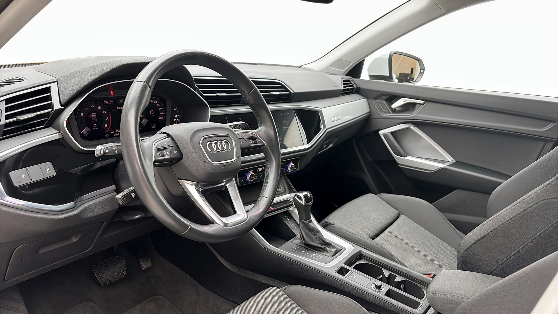 Audi Q3 OWL43C
