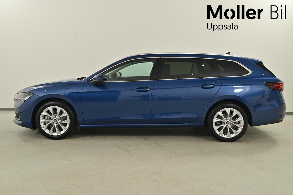 Skoda Superb OYM61N