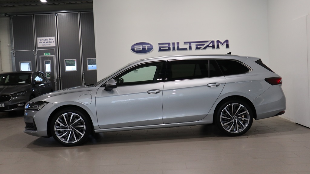 Skoda Superb Combi OYS44A