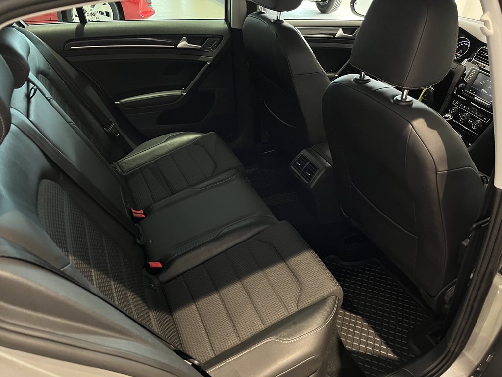 Volkswagen Golf PBE525