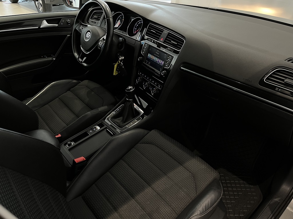 Volkswagen Golf PBE525