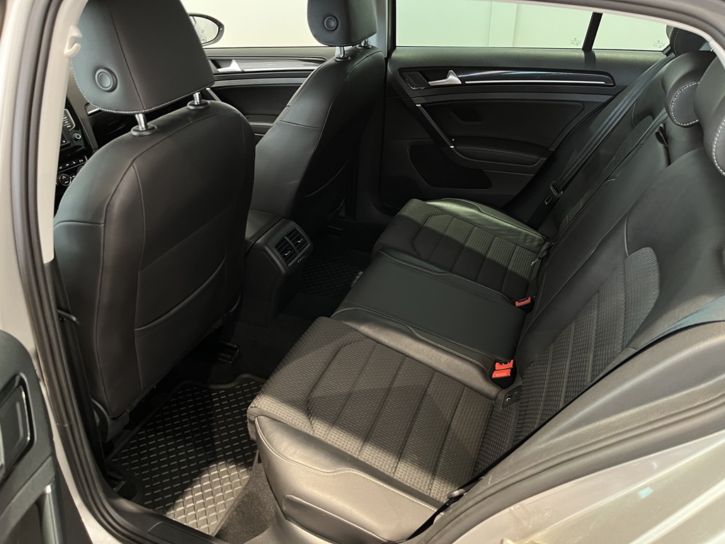 Volkswagen Golf PBE525