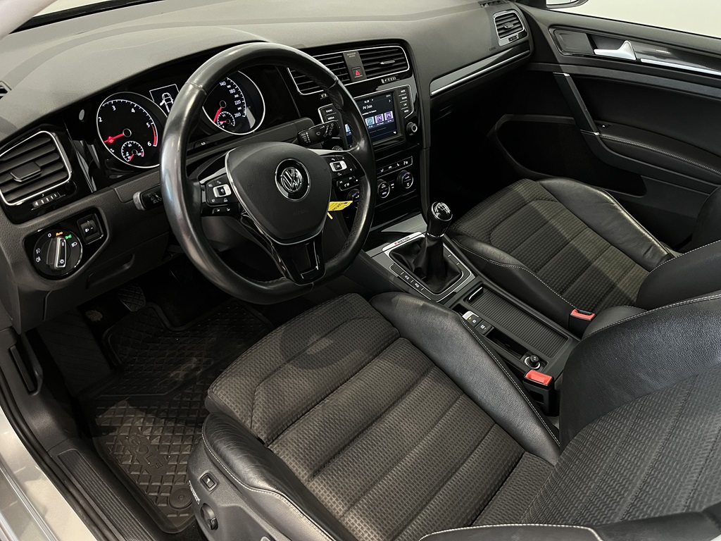 Volkswagen Golf PBE525