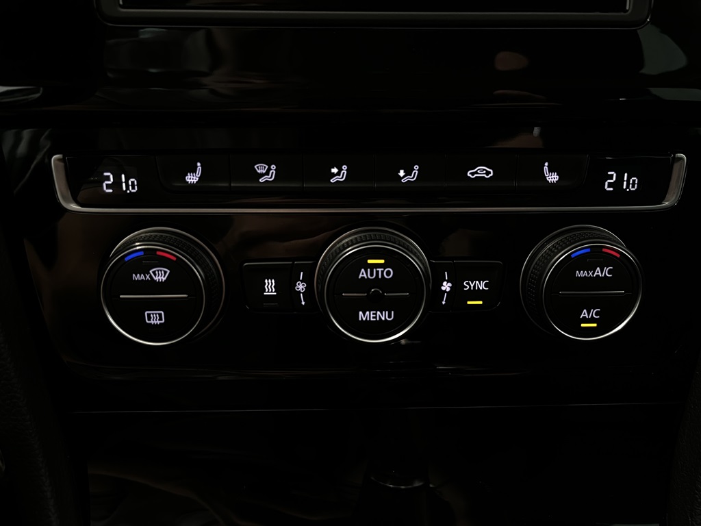 Volkswagen Golf PBE525