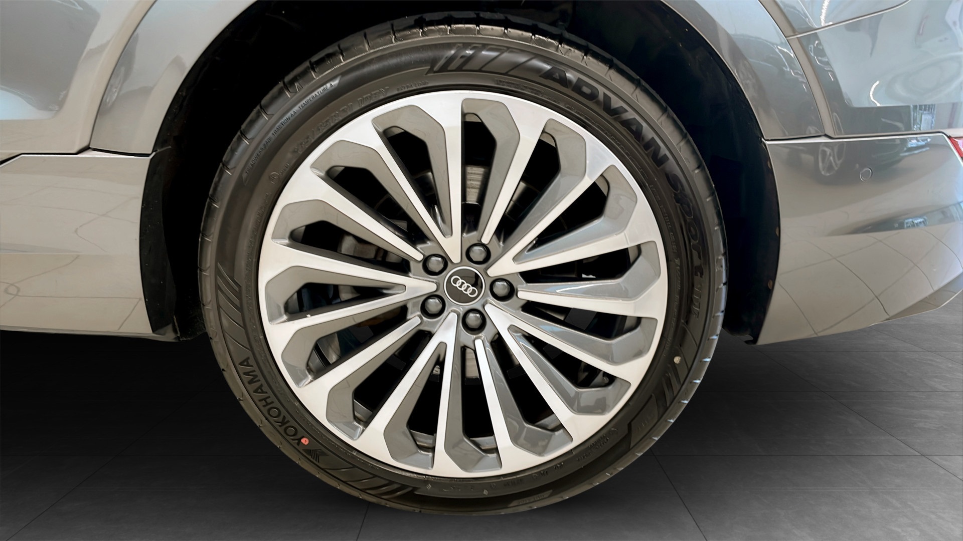 Audi e-tron PBP43T