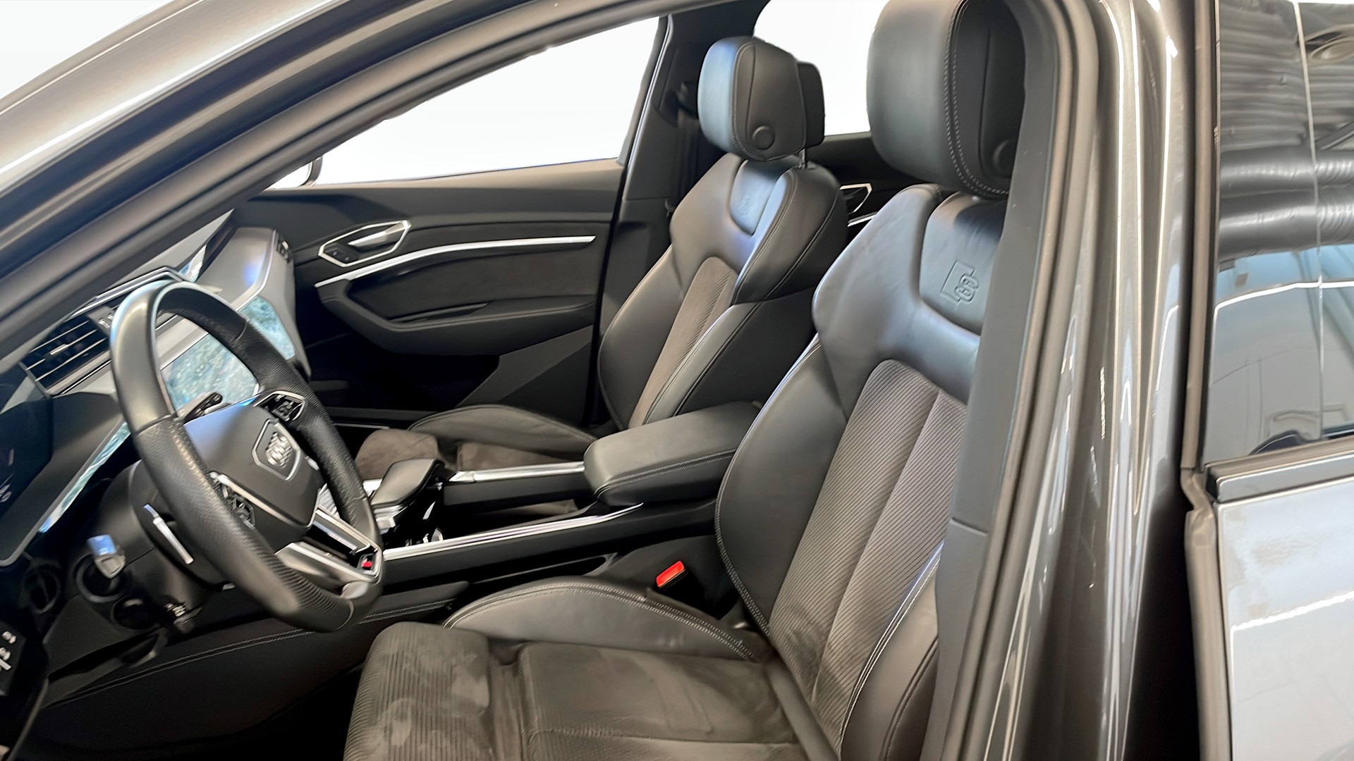 Audi e-tron PBP43T