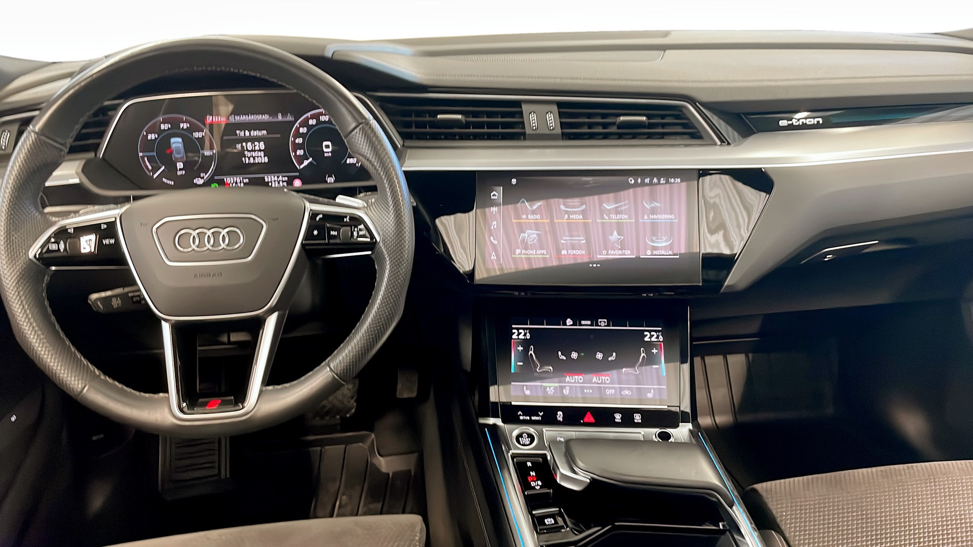 Audi e-tron PBP43T