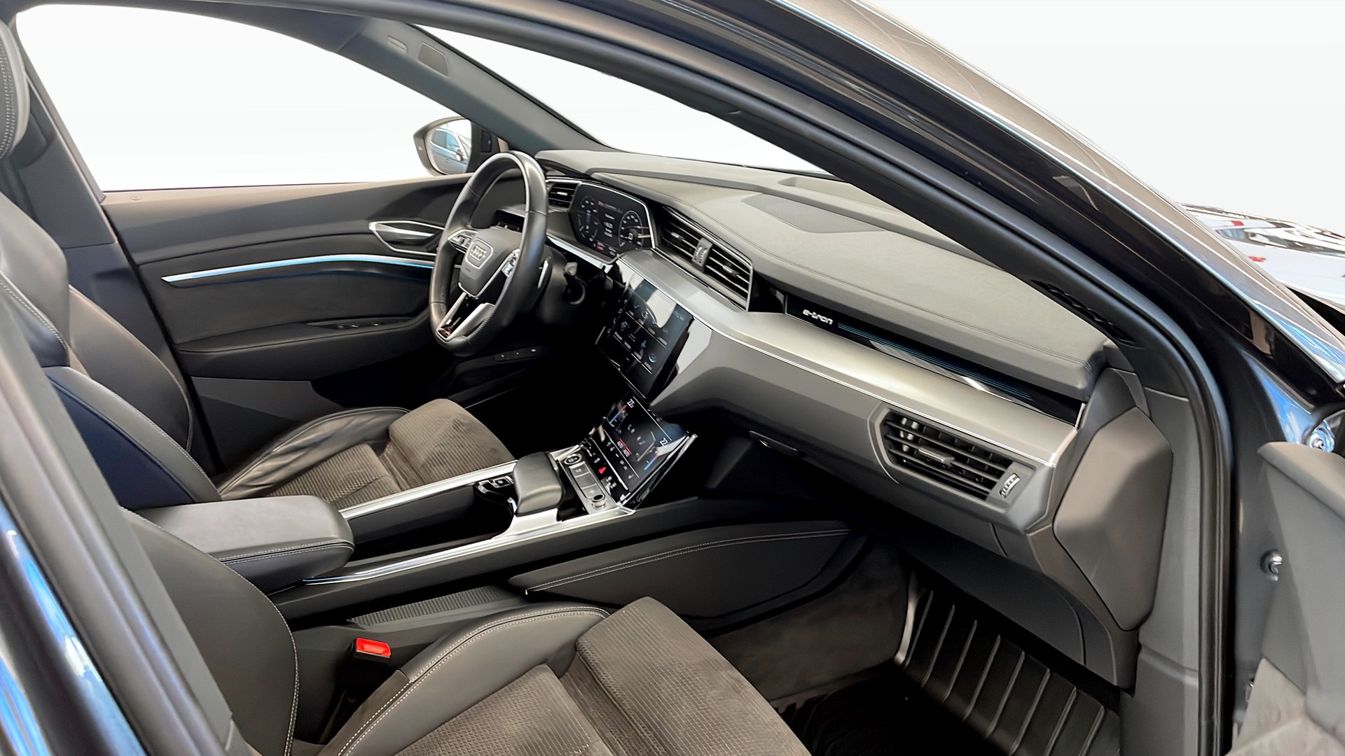Audi e-tron PBP43T