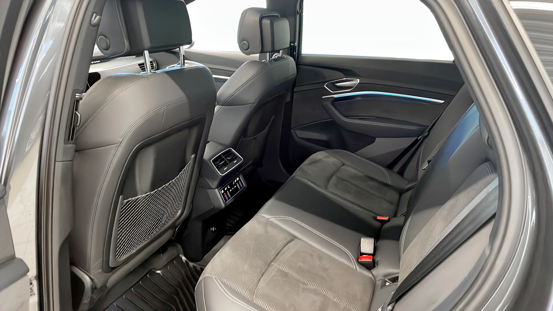 Audi e-tron PBP43T