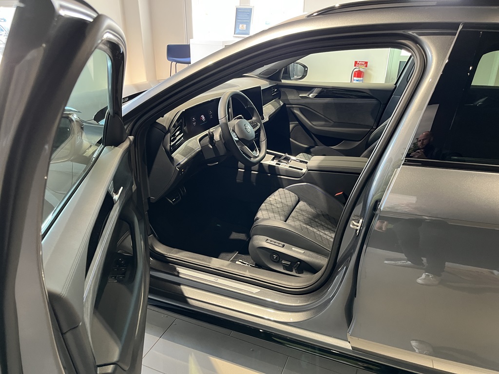 Volkswagen Passat PCJ72U