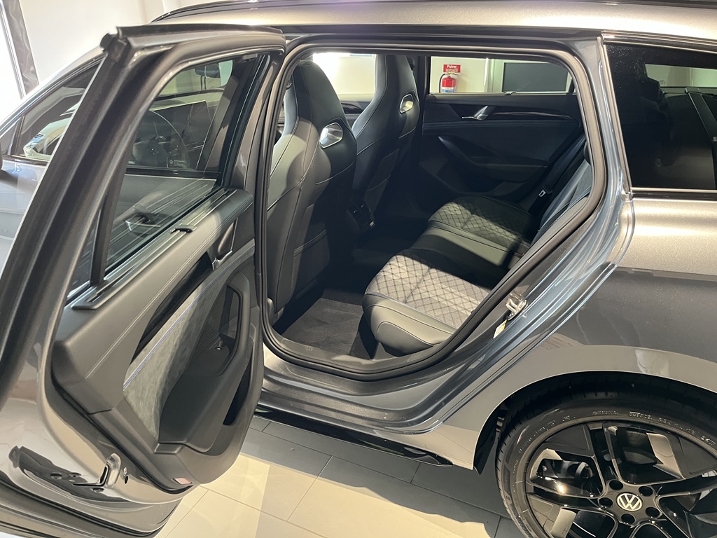 Volkswagen Passat PCJ72U