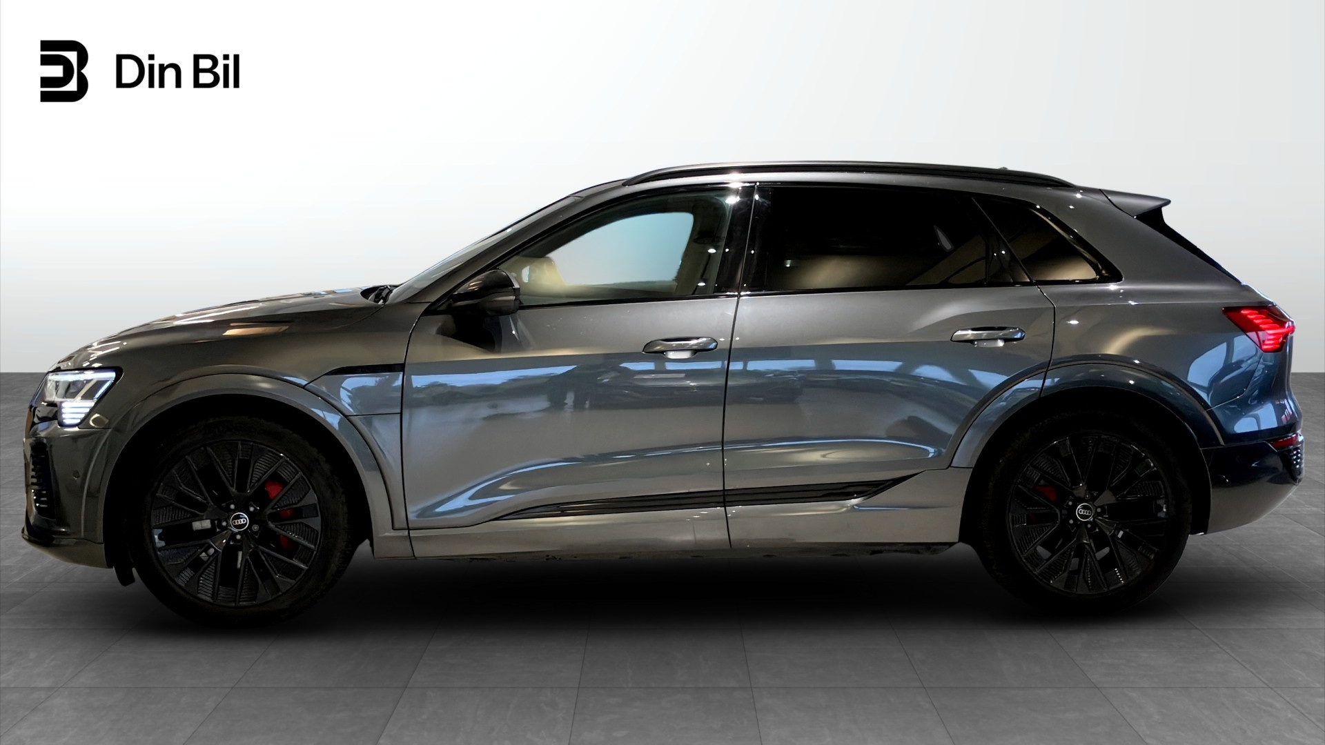 Audi Q8 PGO857