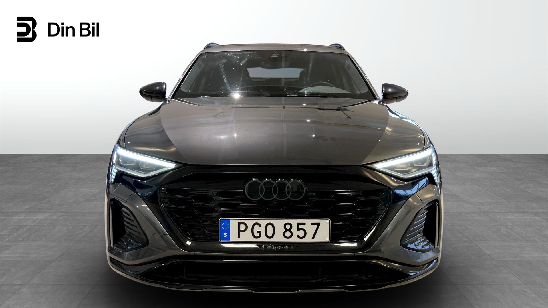 Audi Q8 PGO857