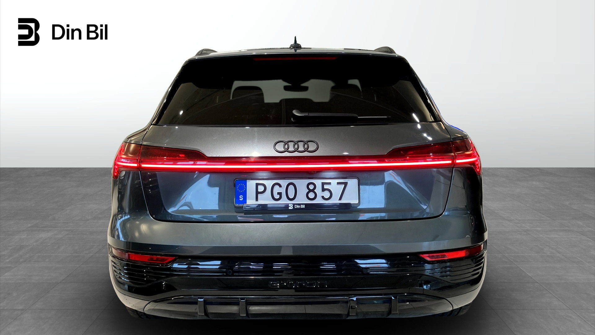 Audi Q8 PGO857