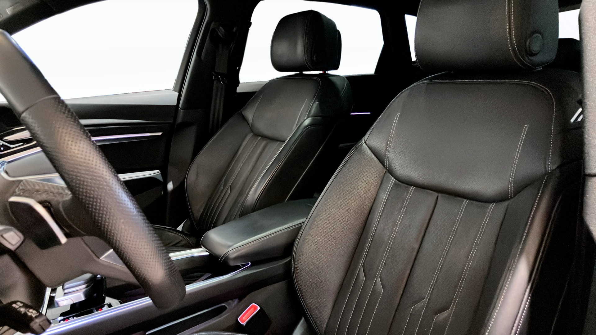 Audi Q8 PGO857