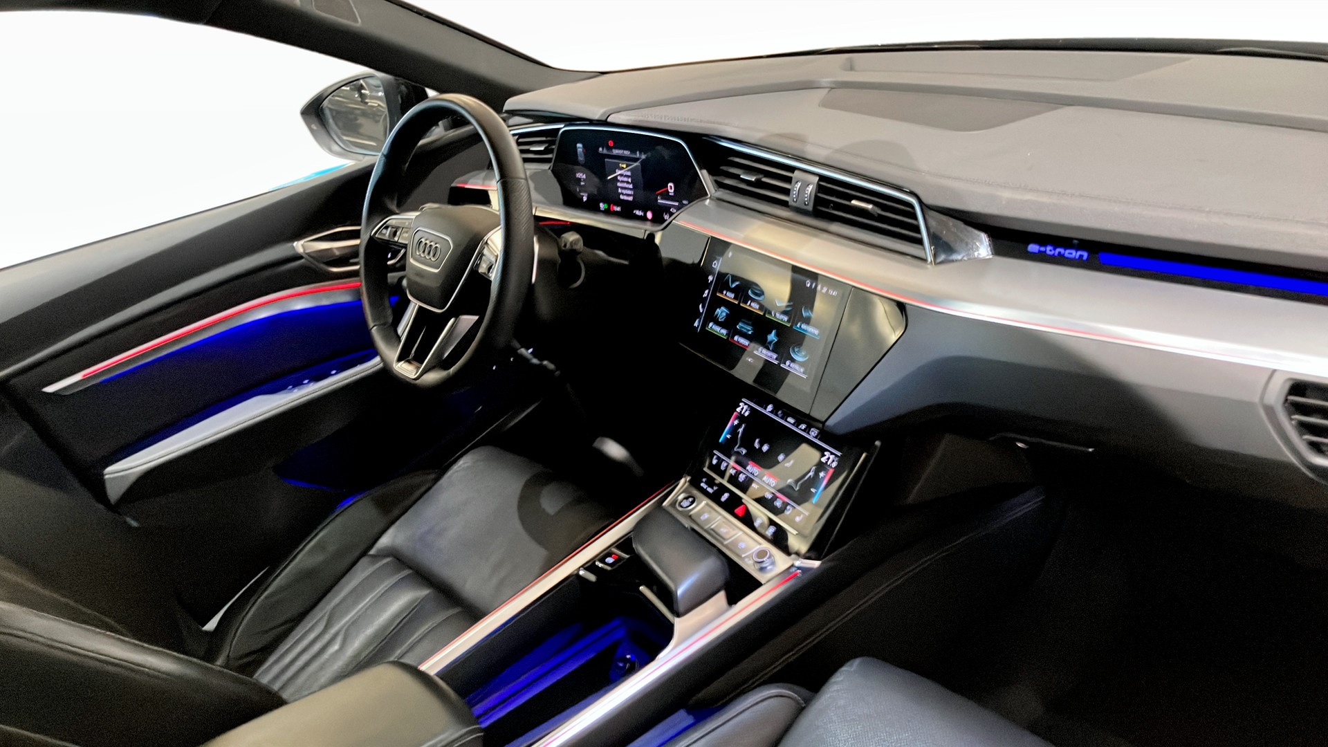 Audi Q8 PGO857