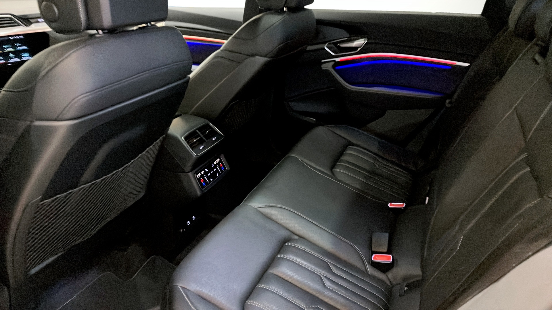 Audi Q8 PGO857
