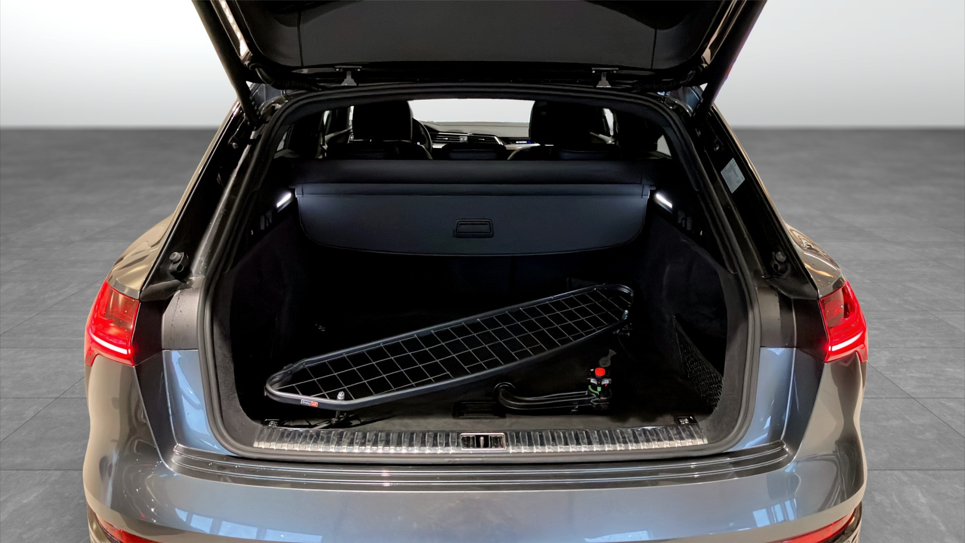 Audi Q8 PGO857
