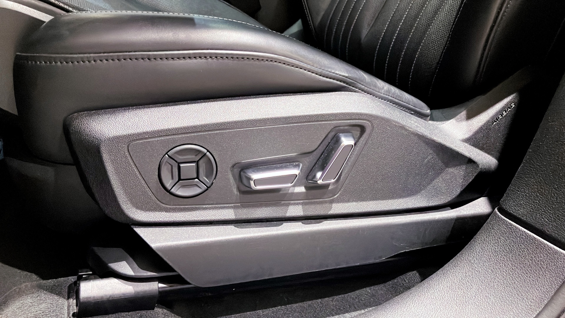 Audi Q8 PGO857