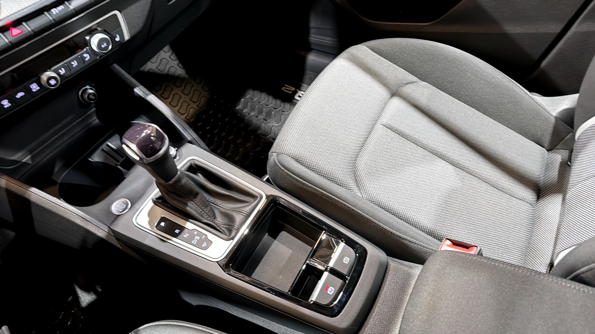 Audi Q2 PHM36K